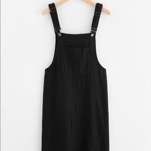 Pocket front ribbed pinafore dress 🖤